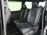 ゆとりある広々とした車内空間は、ドライブを始め買い物やレジャーなど、幅広く活躍します。一人でもみんなとでもお出かけを楽しみましょう!