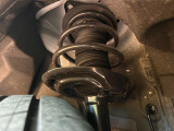 お車を安心してお乗りいただく為には、足回りの定期点検が欠かせません。サービスサポート(有償保証)では無料点検もご提供しており、安心のカーライフをお過ごしいただけるサポート体制が整っています。