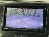 【バックカメラ】駐車時に後方がリアルタイム映像で確認できます。大型商業施設や立体駐車場での駐車時や、夜間のバック時に大活躍!運転スキルに関わらず、今や必須となった装備のひとつです!