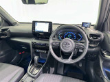 運転席まわりです。 各操作スイッチは使いやすい位置に配置されてます。