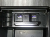 【充電用USB端子】デバイスの充電に便利です。※実際の接続端子は写真で確認or店舗までご気軽にお問合せください♪