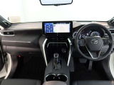 高いホールド性で運転姿勢が安定します。長距離ドライブでも疲れにくいのが魅力です。快適なドライビングライフをお送りください♪