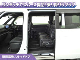 両側パワースライドドアなので、荷物で手がいっぱいの時でも無理なく開ける事が出来ます。