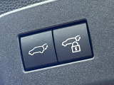 【パワーバックドア】スマートキーや運転席のボタンを押すだけでリアゲートが自動で開閉します!荷物を持っている時や、高い位置にあるバックドアを閉める際に便利な機能です♪
