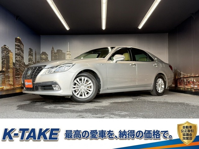 クラウン ハイブリッド 2.5 ロイヤルサルーン (禁煙車)(白本革シート)(シートヒータ...