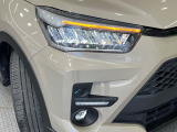 【LEDヘッドライト】悪天候や夜間走行時も良好な視界を確保し安心して運転できる高輝度LEDヘッドライトを装備!点灯速度が早く、消費電力も抑えられています。