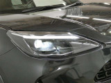 LEDヘッドライトです。デザイン性がよくとても明るいので、夜間の走行や悪天候でも安心です。しかも長寿命!