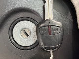 【キーレス】少し離れた場所からでもボタン一つでドアの開錠・施錠ができるのでとっても便利!ドアの鍵穴周りに傷をつけることもありません