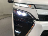 LEDヘッドライトです。デザイン性がよくとても明るいので、夜間の走行や悪天候でも安心です。しかも長寿命!