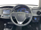 運転席まわりです。 各操作スイッチは使いやすい位置に配置されてます。