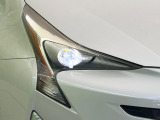 【LEDヘッドライト】悪天候や夜間走行時も良好な視界を確保し安心して運転できる高輝度LEDヘッドライトを装備!点灯速度が早く、消費電力も抑えられています。