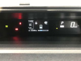 とっても見やすいメーターです。夜間時はラグジュアリーな気分にさせてくれる照明が魅力ですので、夜のドライブも楽しみになりますよ♪