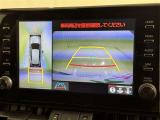 後方の見える安心をお届けするバックガイドモニター付:バックするときのアシストラインもあって楽々バック!車庫入れや縦列駐車をサポートし、苦手な駐車も安心です!今やもう手放せない装備ですネ♪