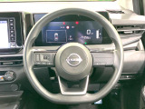 インテリアに合わせたデザインのステアリングは、運転される方のことも考え、運転しやすい形状、大きさです。是非一度、実際に触ってお確かめください。