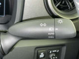 トンネルなど、周囲の明るさの変化でランプ類を自動オン・オフするコンライトです(消し忘れ防止機能付)