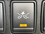 【エマージェンシーブレーキ】走行中に前方の車両等を認識し、衝突しそうな時は警報とブレーキで衝突回避と被害軽減をアシスト。より安全にドライブをお楽しみいただけます。