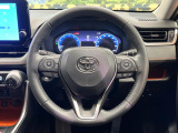 【純正革巻きステアリング】上質な革を使用することで、手にしっかり馴染みとても運転しやすいハンドルです♪