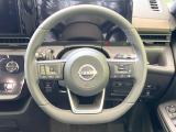 インテリアに合わせたデザインのステアリングは、運転される方のことも考え、運転しやすい形状、大きさです。是非一度、実際に触ってお確かめください。