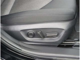 パワーシート搭載。微妙な調整が手軽にでき、ピッタリのポジションで運転することが可能です。