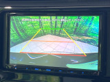 【バックカメラ】駐車時に後方がリアルタイム映像で確認できます。大型商業施設や立体駐車場での駐車時や、夜間のバック時に大活躍!運転スキルに関わらず、今や必須となった装備のひとつです!
