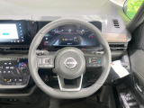 【純正革巻きステアリング】上質な革を使用することで、手にしっかり馴染みとても運転しやすいハンドルです♪
