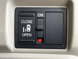 【パワースライドドア】スマートキーや運転席のスイッチでスライドドアの開閉が可能♪電動だから力を入れてドアを開ける必要が無く、小さいお子様でも、重い荷物を持っている時もラクに開け閉めできます♪