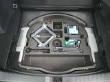 【車載工具】タイヤ交換には必需品ですね!万が一に役立つ工具です。緊急時に備え、使い方をしっかり覚えておきましょう。