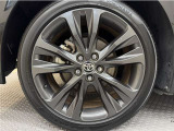 ダークグレーメタリック塗装を施したWXB専用17インチアルミホイールを装着☆タイヤサイズは215/45R17です☆