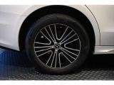 メルセデスの認定中古車「サーティファイドカー」では、万一お車が故障した場合も、ご購入後1年間もしくは2年間※は走行距離にかかわらずメルセデス・ベンツ正規サービスネットワークで無料修理いたします