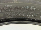 タイヤサイズは【215/45R17】