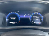 スッキリしたデザインのメーターは運転時の視線移動が少なくて済むので、安全性にも一役かってくれます。