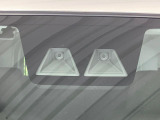 【スマートアシスト】走行中に前方の車両等を認識し、衝突しそうな時は警報とブレーキで衝突回避と被害軽減をアシスト。より安全にドライブをお楽しみいただけます。