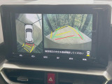 【パノラミックビューモニター】専用のカメラにより、上から見下ろしたような視点で360度クルマの周囲を確認することができます☆死角部分も確認しやすく、狭い場所での切り返しや駐車もスムーズに行えます。