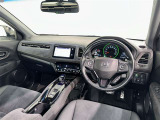 運転席まわりです。 各操作スイッチは使いやすい位置に配置されてます。