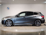 BMWではロングホイールベースの採用をしており、すべての車種に適用され、走行中の安定感の向上されております。また室内空間の広さにも貢献しております。