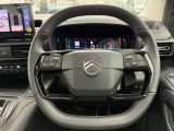 快適なショールームにて、お車選びのお手伝いから、ご購入後の整備待ちまで、ご対応致します。