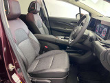 運転席も広くゆとりのある室内です