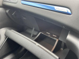グローブボックスです。車検証などの小物入れとして便利です!