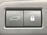【パワーバックドア】スマートキーや運転席のボタンを押すだけでリアゲートが自動で開閉します!荷物を持っている時や、高い位置にあるバックドアを閉める際に便利な機能です♪
