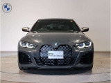 【キドニーグリル】BMWは約90年もの間、ほぼ全ての車両にひと目でBMWだと分かるこの特徴的なフロントグリルが備えられ、デザイン・アイコンとして親しまれてきました。