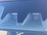 【スマートアシスト】走行中に前方の車両等を認識し、衝突しそうな時は警報とブレーキで衝突回避と被害軽減をアシスト。より安全にドライブをお楽しみいただけます。