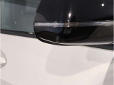 【BMWミラー】視認性の高いスタイリッシュなミラー。自動防眩機能も付いており夜間のドライビングをサポートします。