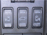 両側電動スライドドアを装備しております。