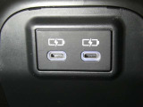 【充電用USB端子】デバイスの充電に便利です。※実際の接続端子は写真で確認or店舗までご気軽にお問合せください♪