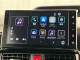 【9インチスマホ連携ディスプレイオーディオ】 対応しているスマホアプリを大画面で使えます!フルセグテレビやラジオの視聴、Bluetooth接続による音楽鑑賞、ハンズフリー通話なども利用可能です。