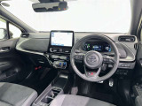 運転席まわりです。 各操作スイッチは使いやすい位置に配置されてます。