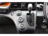 マニュアルエアコン装備してます。