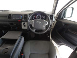 視界良好、操作しやすい運転席です。