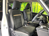 運転席まわりには十分なスペースがあり、大柄な方でもゆったり運転していただける環境です。