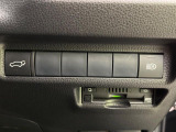 【パワーバックドア】スマートキーや運転席のボタンを押すだけでリアゲートが自動で開閉します!荷物を持っている時や、高い位置にあるバックドアを閉める際に便利な機能です♪
